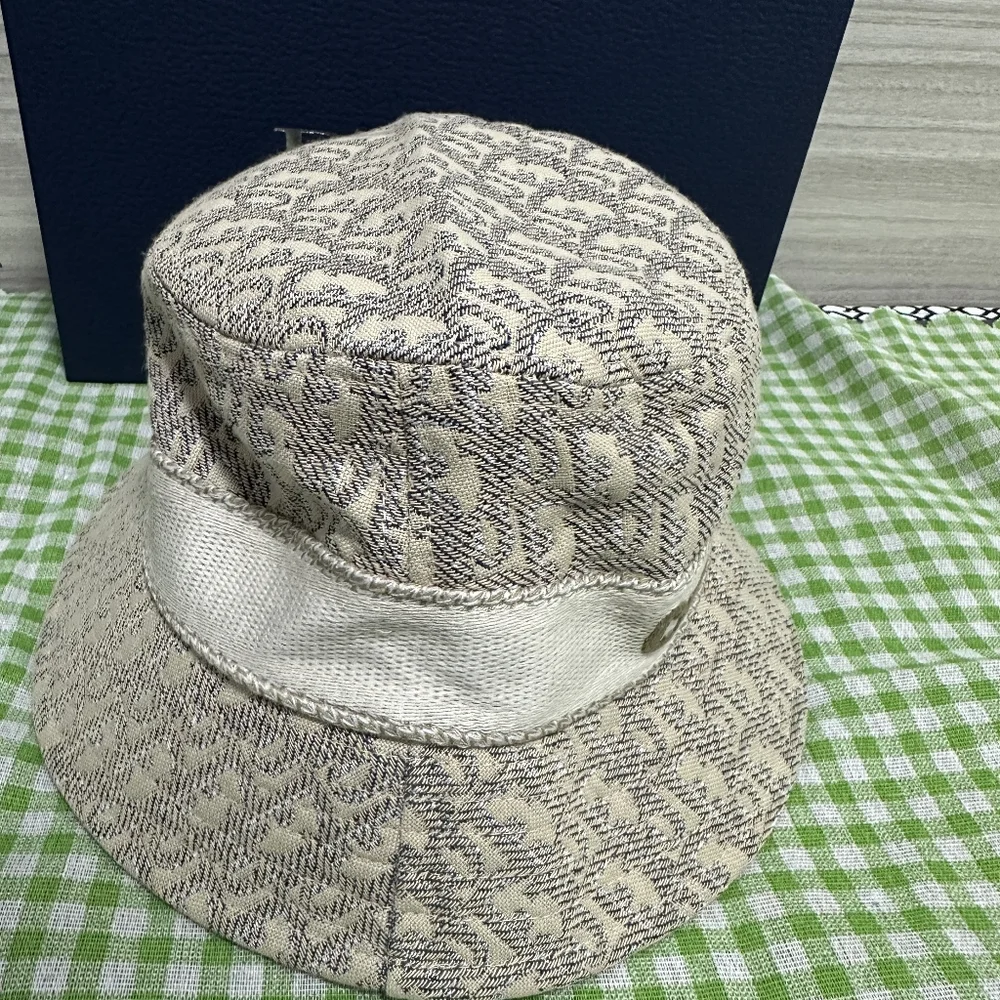 DIOR Bucket Hat - Picture 6 of 6
